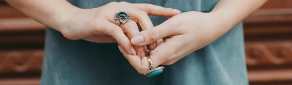 Que deviennent les pierres précieuses et perles au moment de la vente de bijoux en or ?